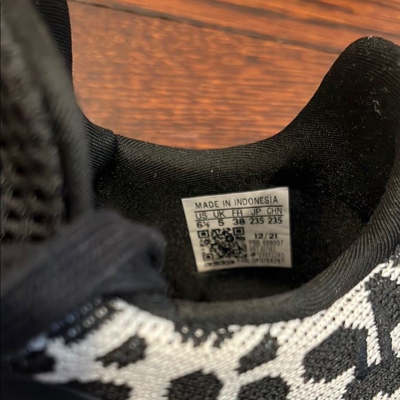 adidas Black and Tan leopard print - Picture 4 of 4